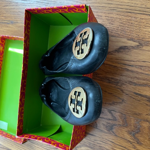 Tory Burch Black Leather Reva Flat - Picture 4 of 6